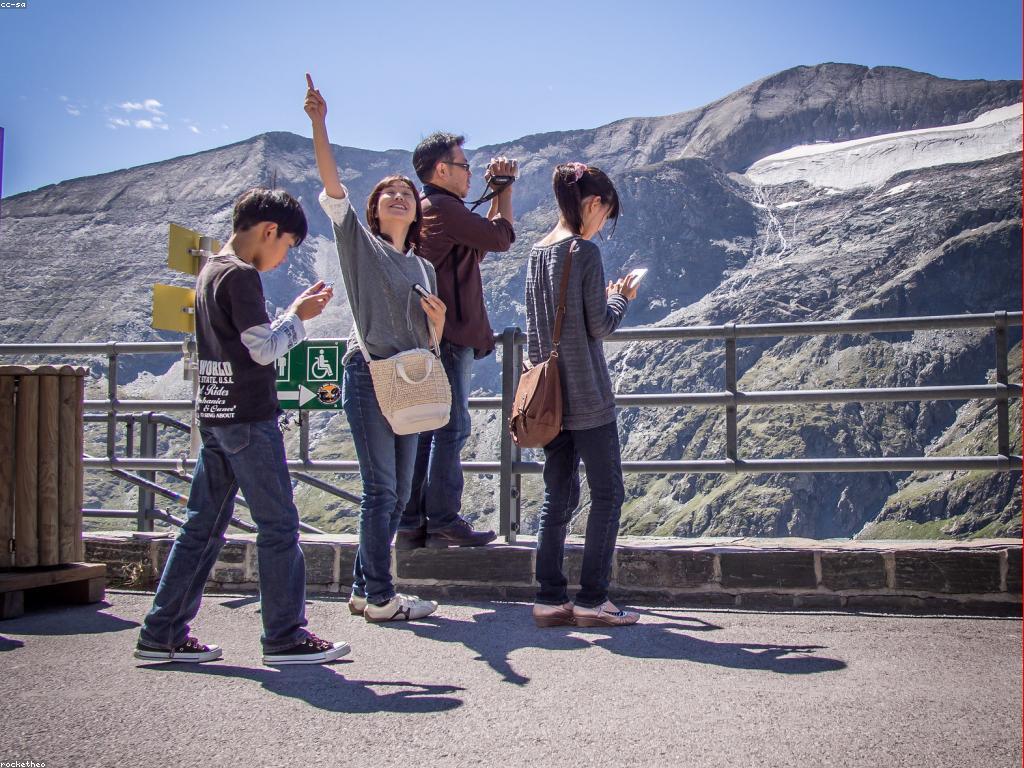 ទំនាក់ទំនងក្នុងកាស៊ីណូ: របៀបសម្ធស្សប្រសើរនៃការទំនាក់ទំនង